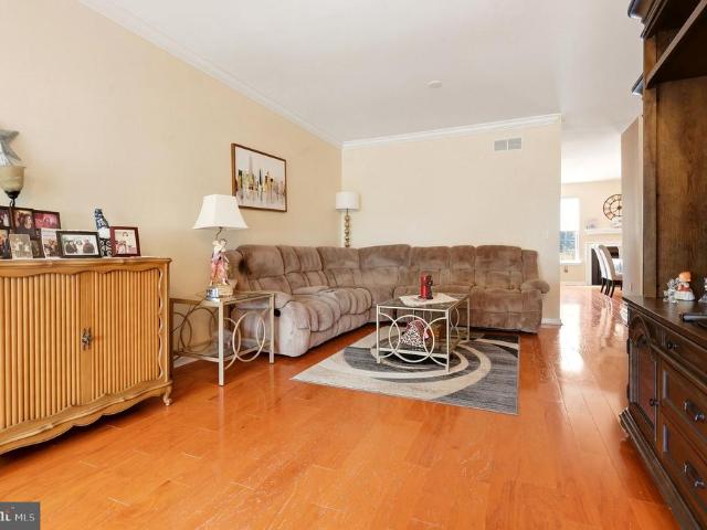 221 Hawthorne Way