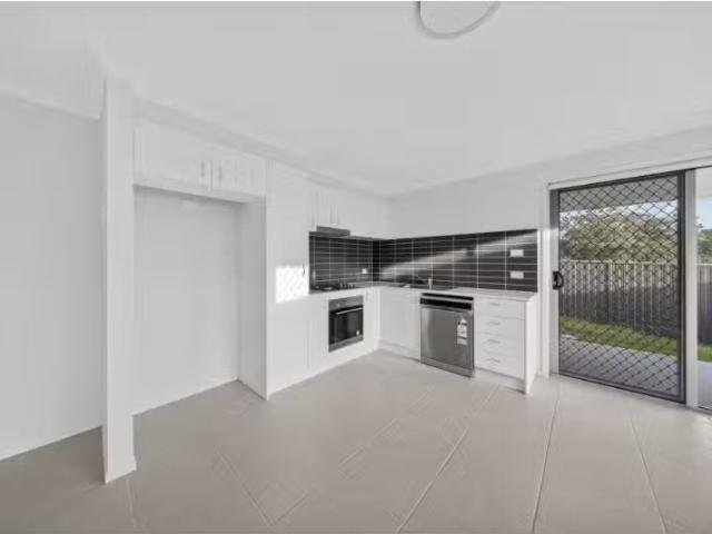 2/21 Leyland Circuit, LOCHINVAR House for rent Listed by Tom.