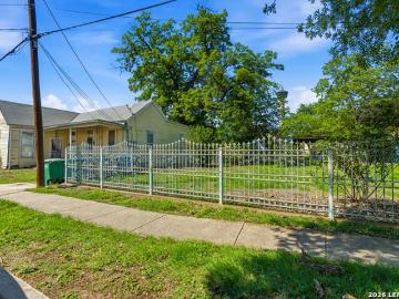 221 Leigh St