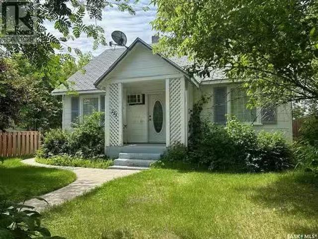 221 Main Street, Hudson Bay, SK, S0E 0Y0 house for sale Lis.