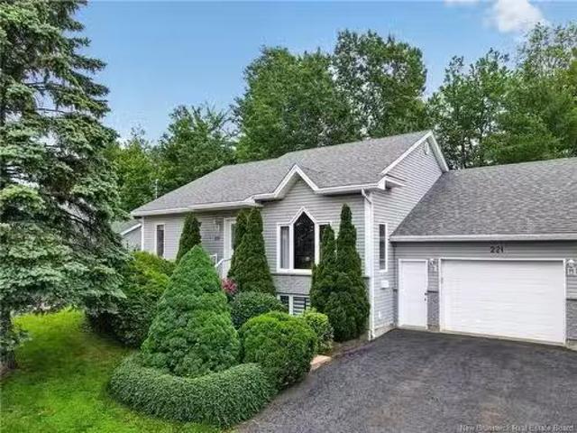 221 Manon St, Dieppe, NB, E1A 6W1 house for sale Listing ID.