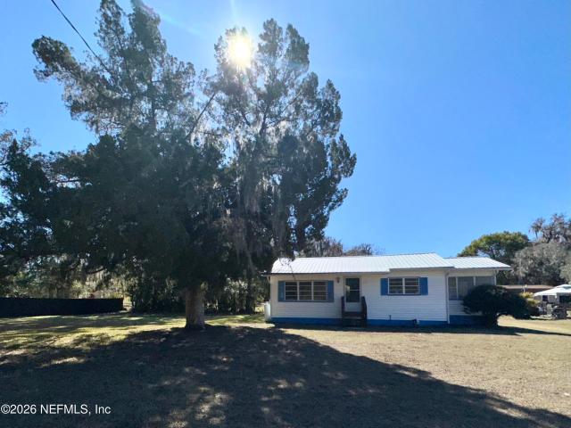 221 Perry St, Pomona Park, FL 32181 | MLS #2128