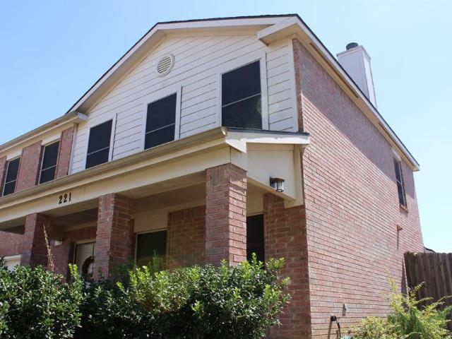 221 Pinecrest