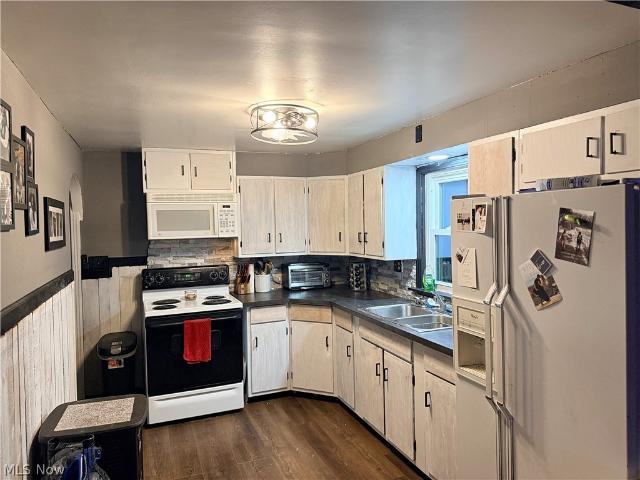 221 W Wood Street
