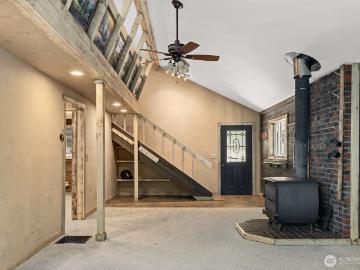 221 W Lakedale Drive