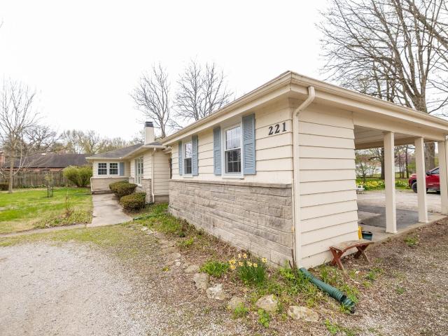 221 W Roselawn Drive