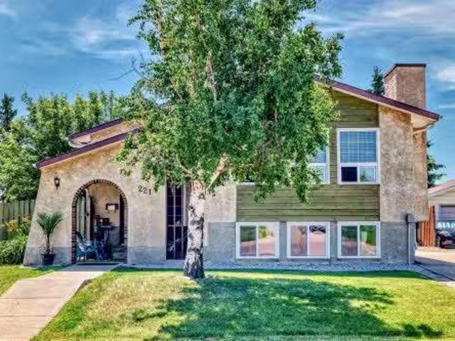 221 Warwick Road, Edmonton, AB, T5X 4R1 house for sale List.
