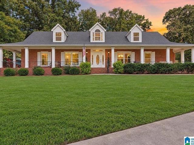 221 Twin Oaks Dr, Oneonta, AL 35121