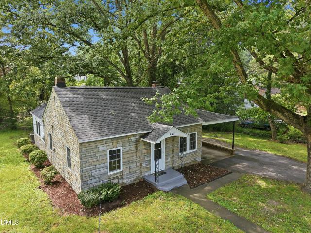 221 Zollicoffer Avenue