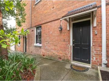 221B George Street, BATHURST Apartment for rent Listed by Ren.