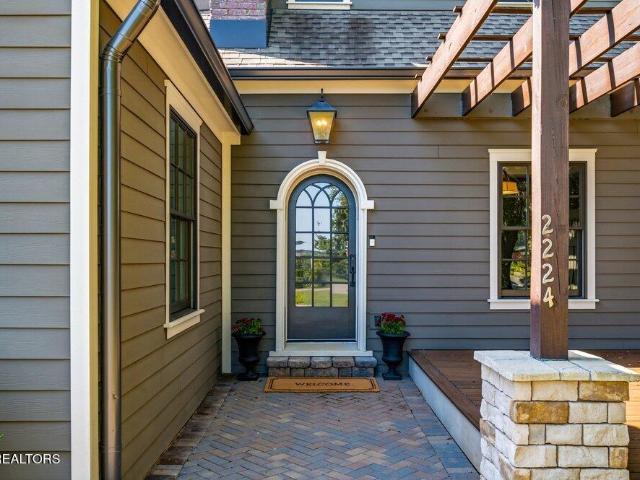 2224 Hillsboro Heights