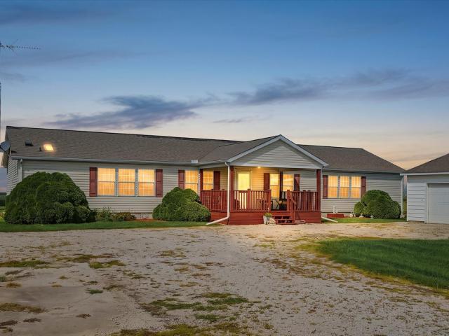 2225 E 1700th Road