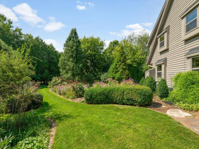 2225 Edgewood Dr