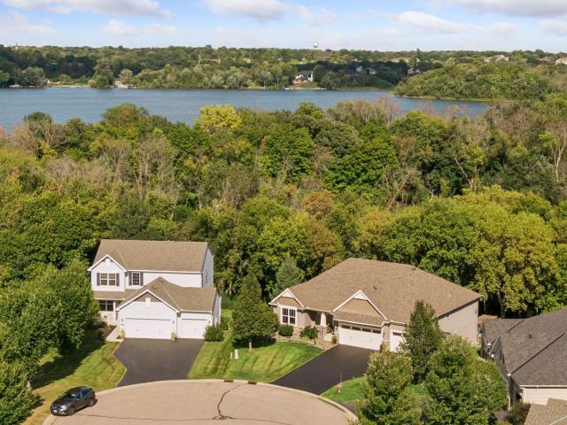 2225 Lake Circle