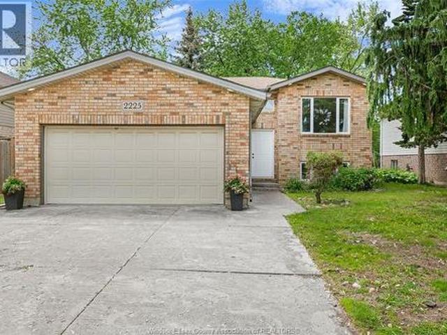 2225 Longfellow Avenue, Windsor, ON, N9B 3J7 house for sale | Listing ID 26024 | Royal LePage