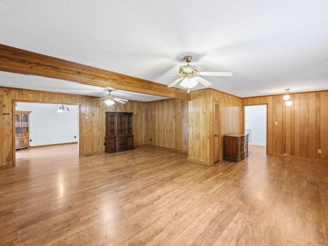 2225 Sand Ridge Rd