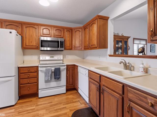 2226 Edgebrook Drive