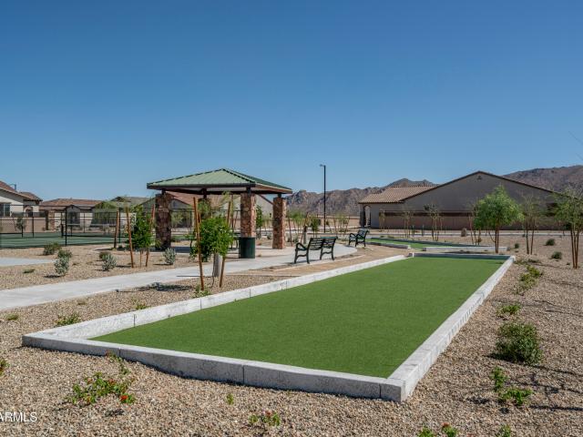 22209 w pontiac drive