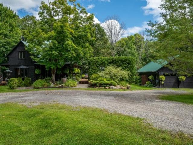 2220 Mtée Ste Therese, Saint Jérôme, QC, J5L 0L2 Luxury House for sale | Listing ID 24054 | Royal LePage Carriage Trade Luxury Properties