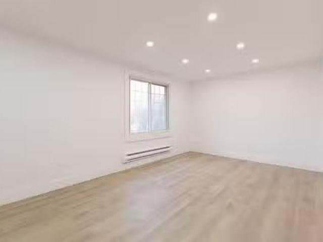 2220 Av. Nightingale, Dorval, QC, H9S 2J9 lease for lease L.