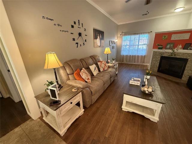 2220 Crooked Oak Drive