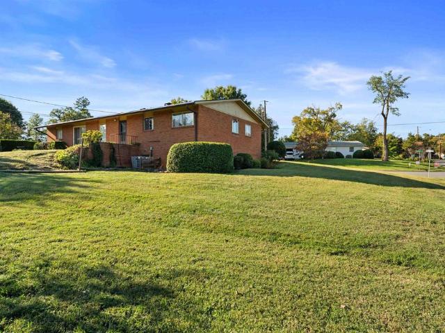 2220 Dominion Dr