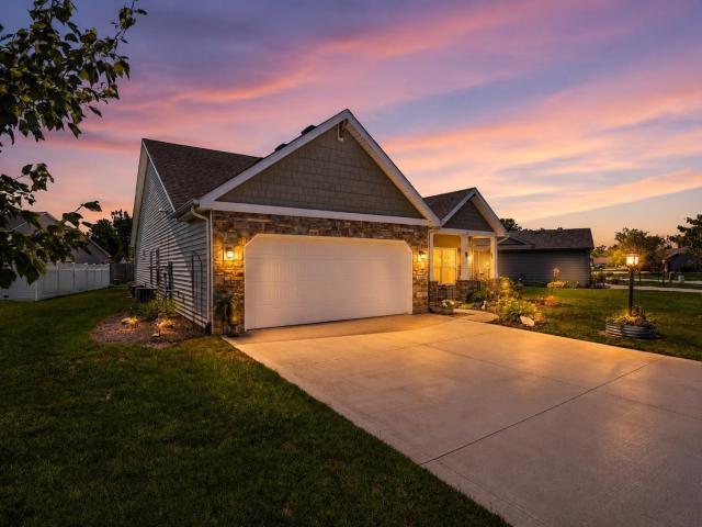 2220 E Whispering Trail