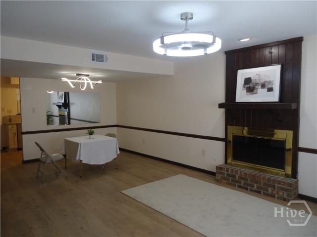 2220 E Victory Drive # 17