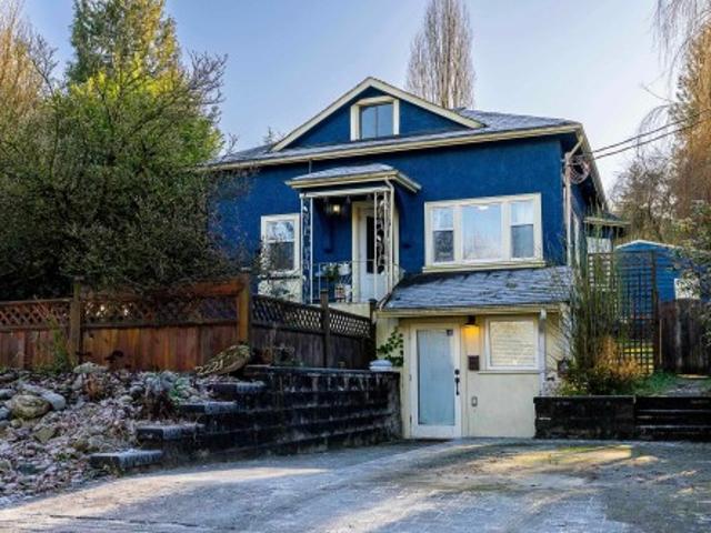 2221 Clarke Street, Port Moody, BC, V3H 1Y6 house for sale | Listing ID R3084 | Royal LePage