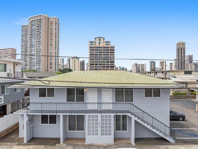 2221 Fern St, Honolulu, HI 96826