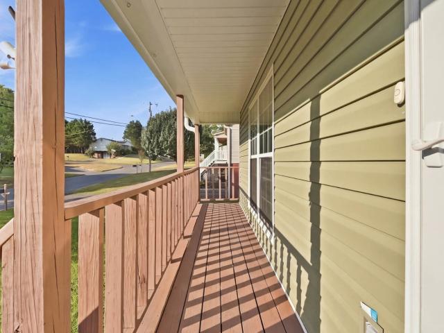 2221 Spring Meadow Ln SE