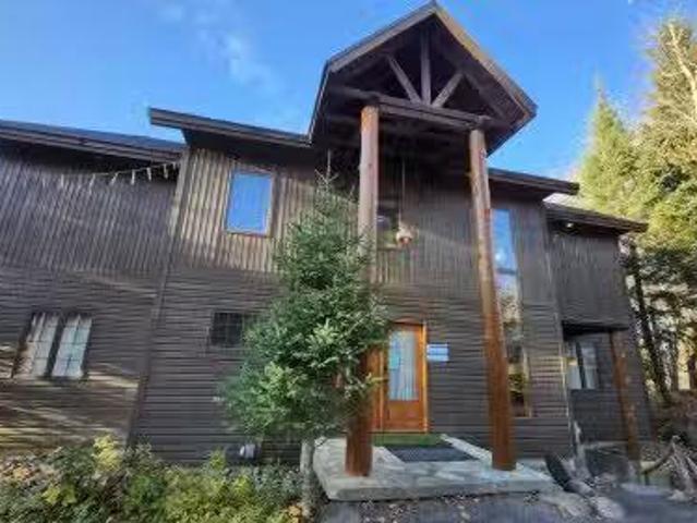 2222 Boul. De Ste Adèle, Sainte Adèle, QC, J8B 2N5 commercia.