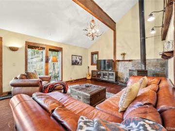 2222 Lions Lane