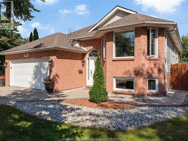 2222 Longfellow Avenue, Windsor, ON, N9B 3J8 house for sale | Listing ID 26023 | Royal LePage