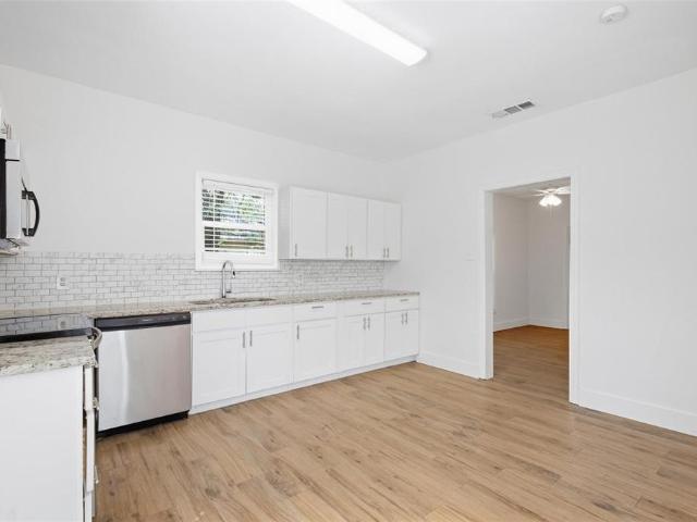 2222 W Bond Street