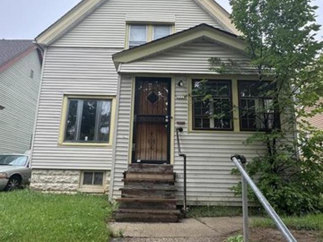 2222 W Finn Pl, Milwaukee, WI 53206