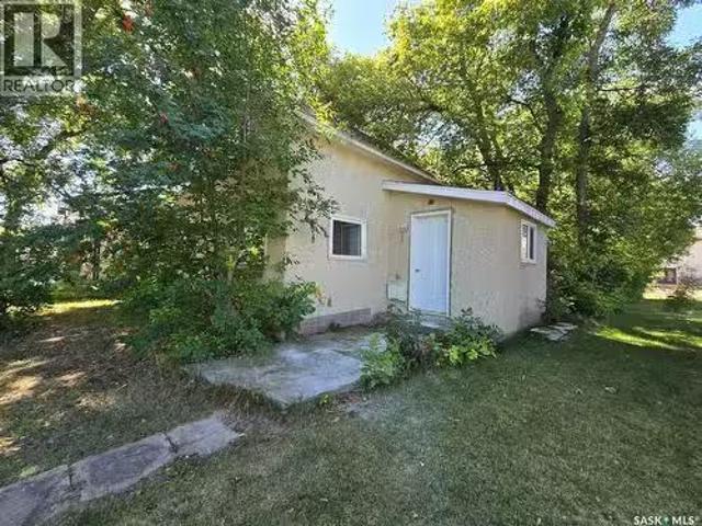 222 1St Avenue W, Montmartre, SK, S0G 3M0 house for sale Li.
