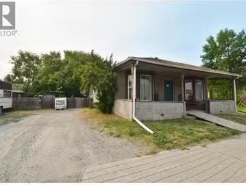 222 224 Van Horne Street S, Cranbrook, BC, V1C 1Z4 house f.