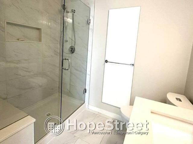 222 255 1 West Street, North Vancouver