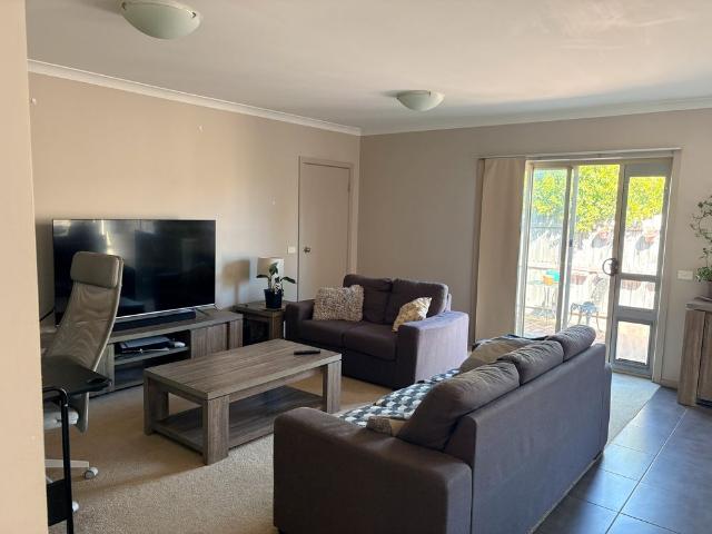 2/22 Barnfather Street, Thomson, VIC, 3219