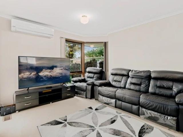 2/22 Garrisson Drive, Glen Waverley, Melbourne