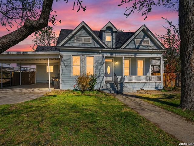 222 E Cedar