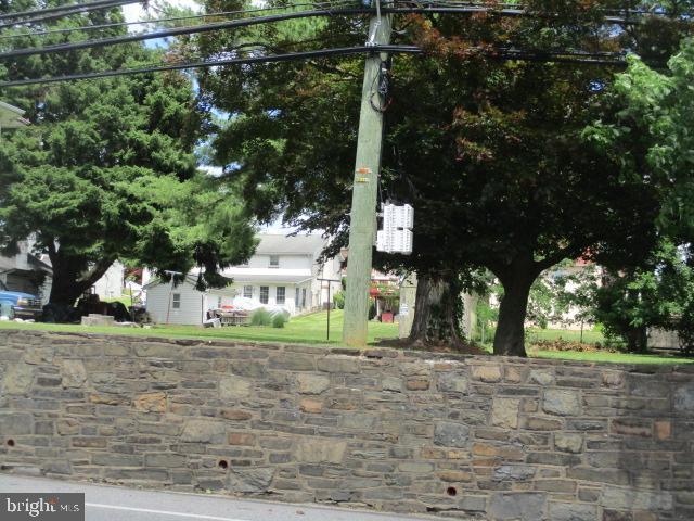 222 E North Lane