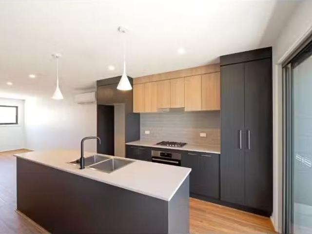 22/2 Hoffmann Street, Moncrieff Townhouse for rent Listed by.
