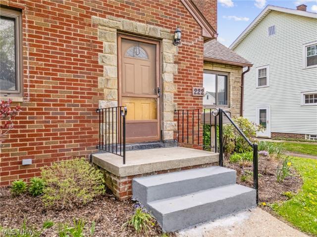 222 Montrose Avenue NW