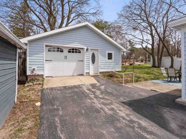 222 N 7TH Avenue