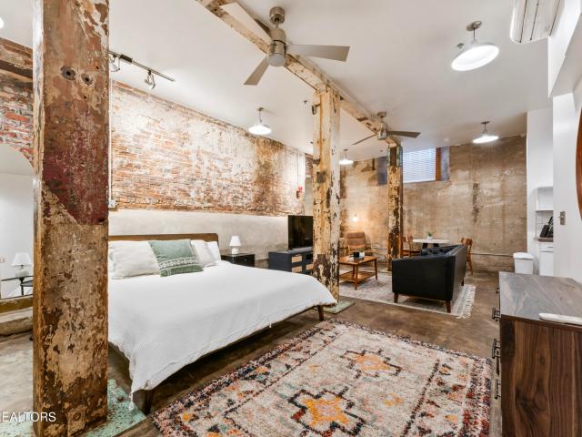 222 N Central St, Unit B6, Knoxville, TN 37917 | MLS #1332