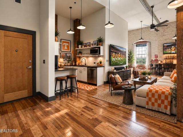 222 N Central St 305