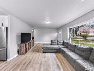 222 W Marilyn Avenue