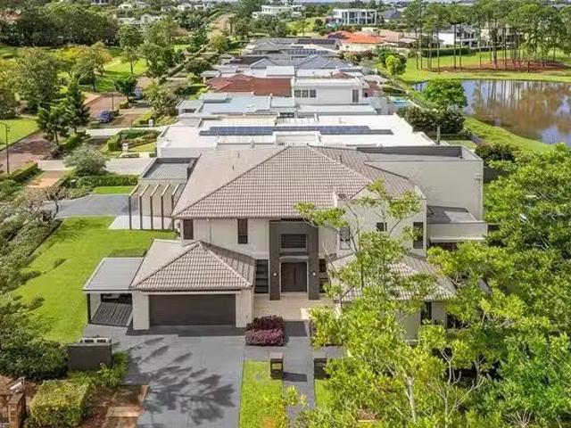 2236 The Parkway, Hope Island, QLD 4212
